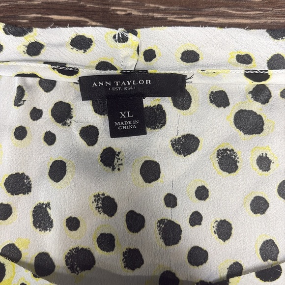 Ann Taylor White with Black and Yellow Design on it size XL - Picture 5 of 7
